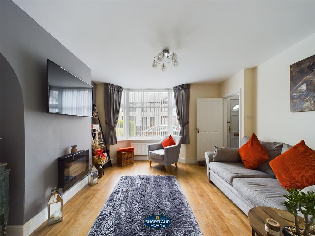 Property photo 2 of 17 Lounge