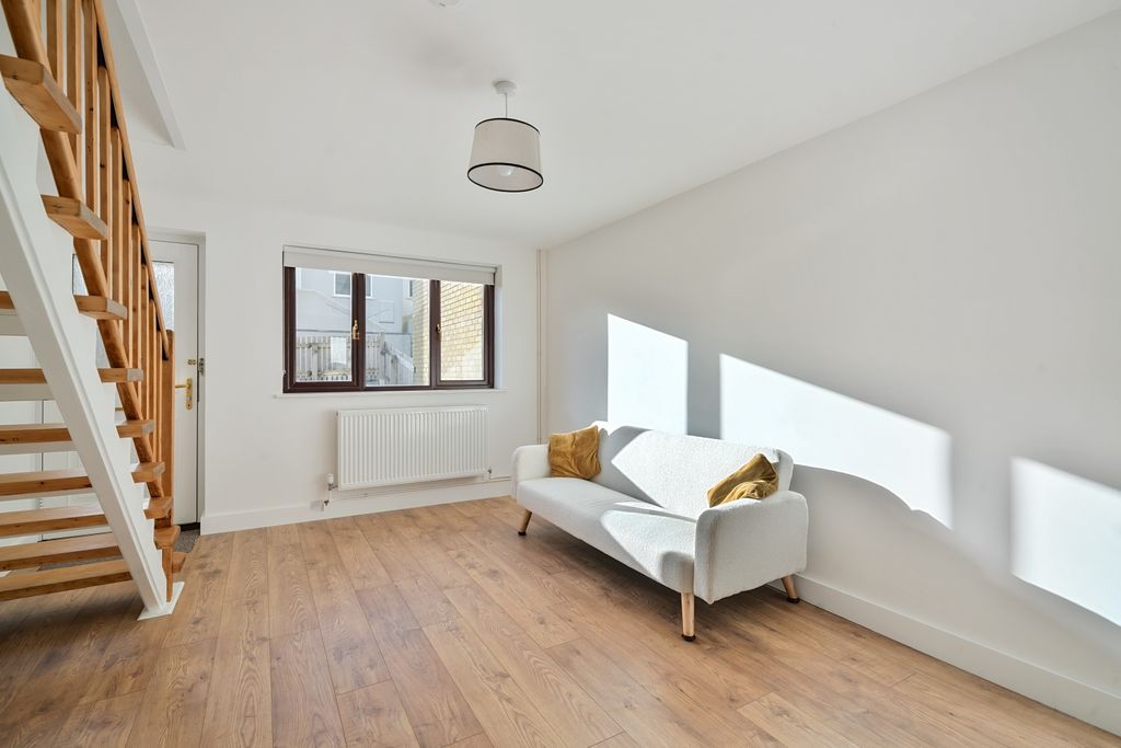 Property photo 3 of 16 1394442-19-694549673088F-Arw-1