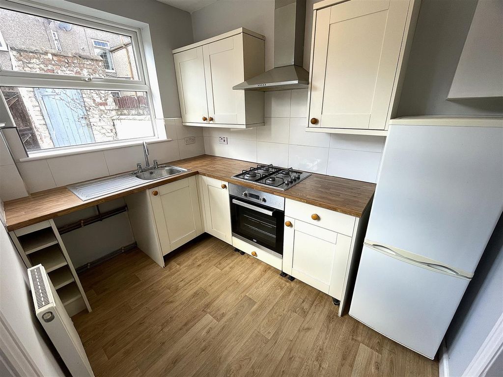 Property photo 3 of 20 Kitchen