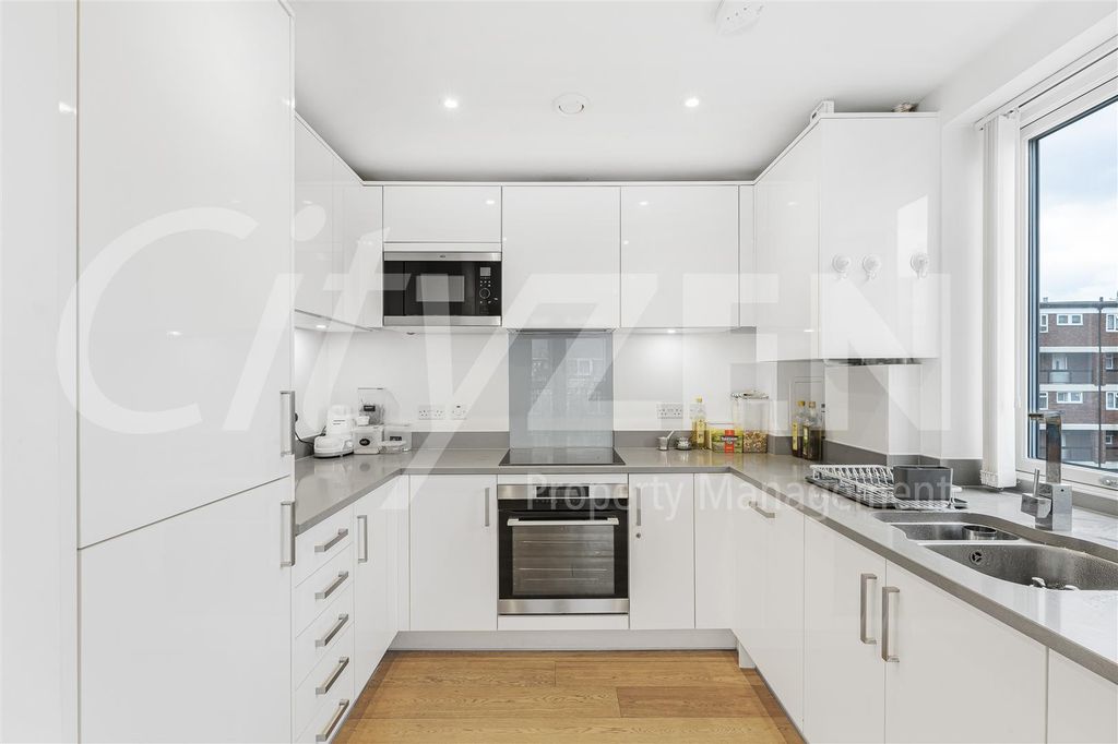 Property photo 2 of 14 Kitchen