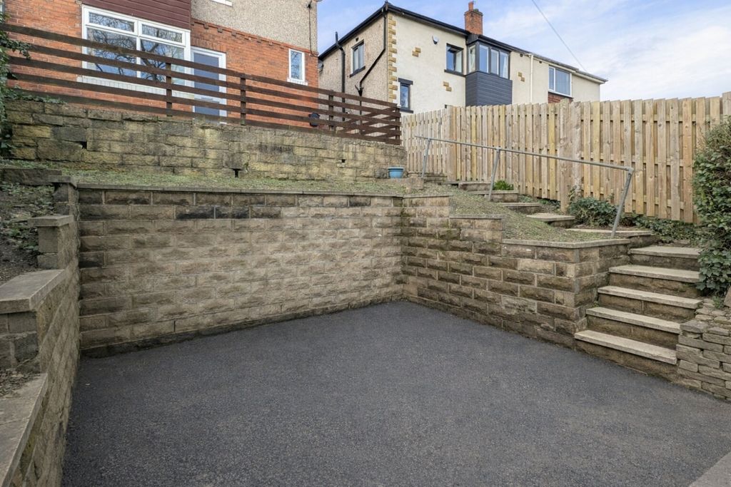 Property photo 3 of 20 Bradford Road Ewemove Brighouse Jpgext (7)