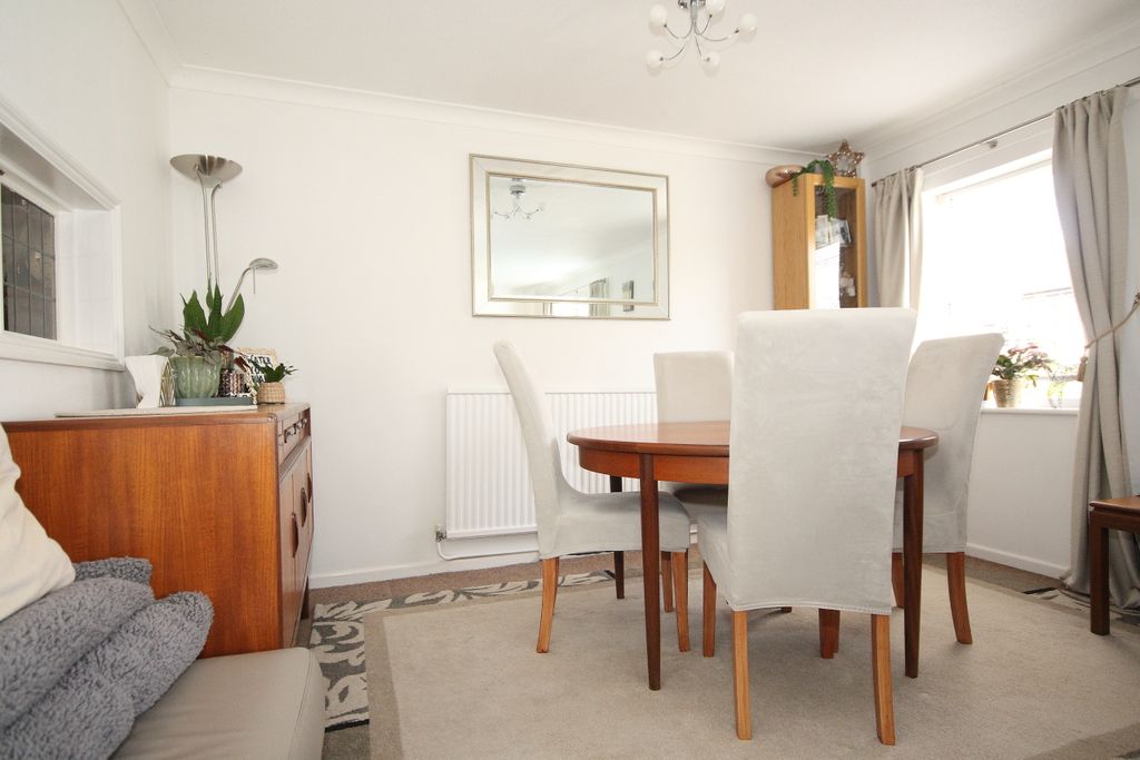 Property photo 3 of 10 Dining Area