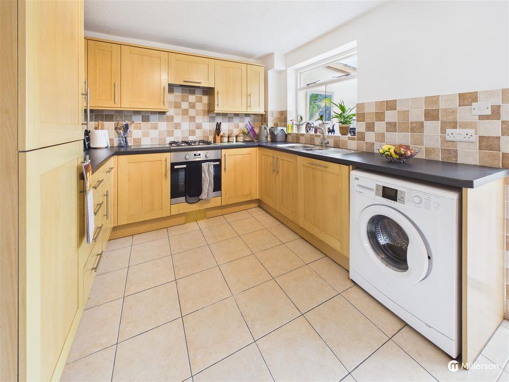 Property photo 3 of 15 Kitchen Area