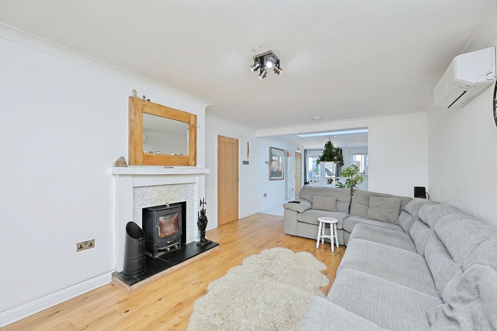 Property photo 3 of 17 Pbox-Img.Jpg