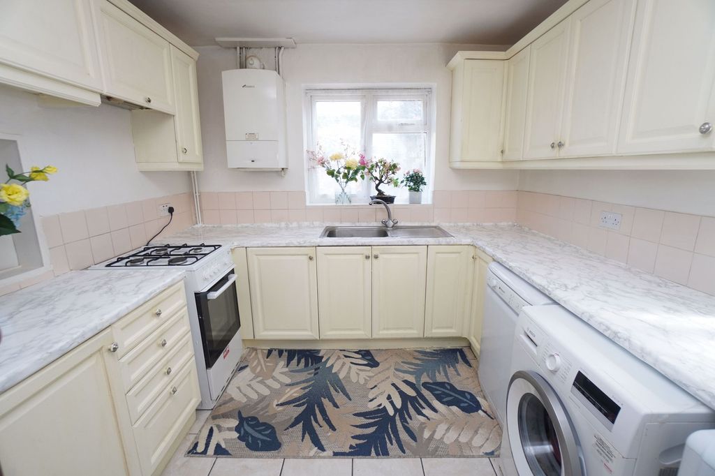 Property photo 3 of 14 Photo 5