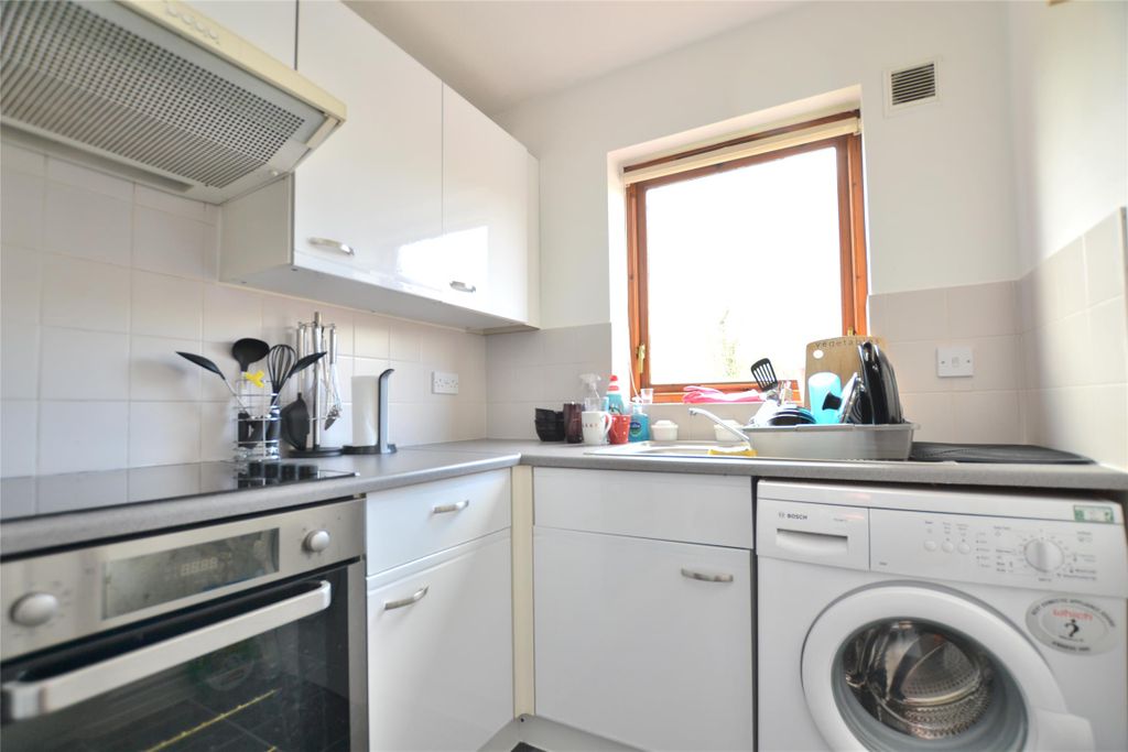 Property photo 2 of 7 Kitchen