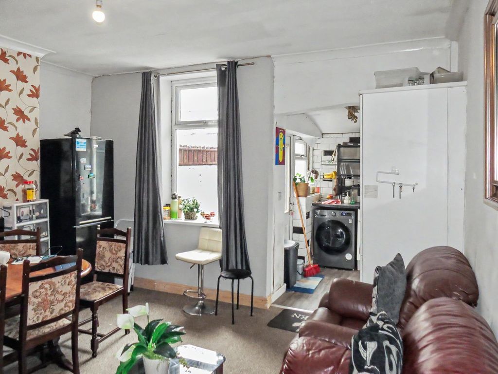 Property photo 2 of 25