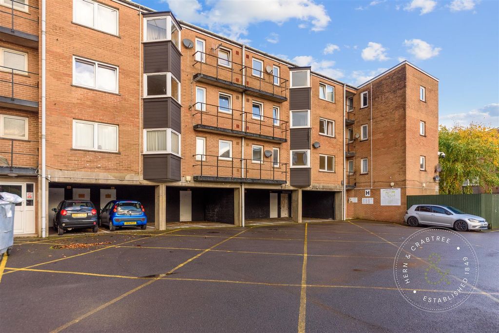 Property photo 3 of 17 Coed-Edeyrn-13.Jpg