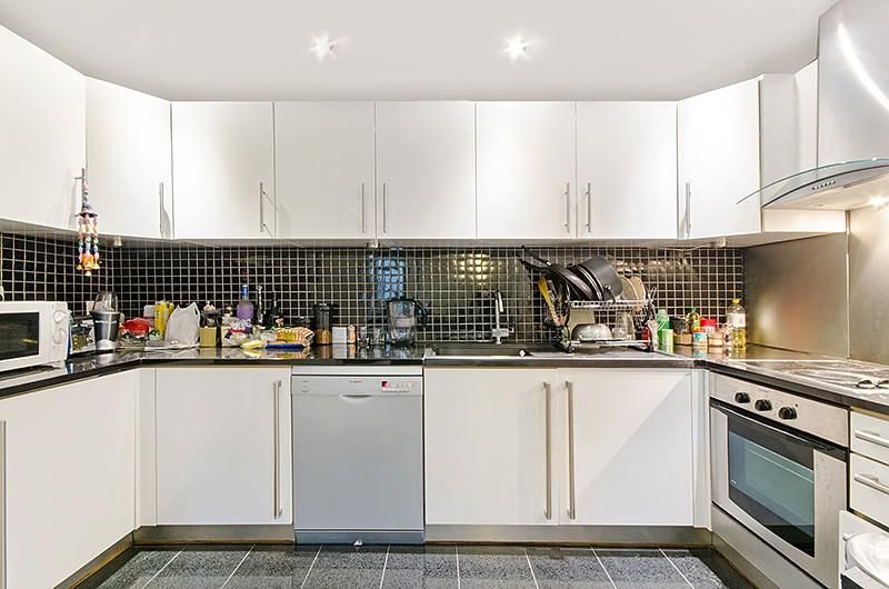 Property photo 2 of 11 Kitchen