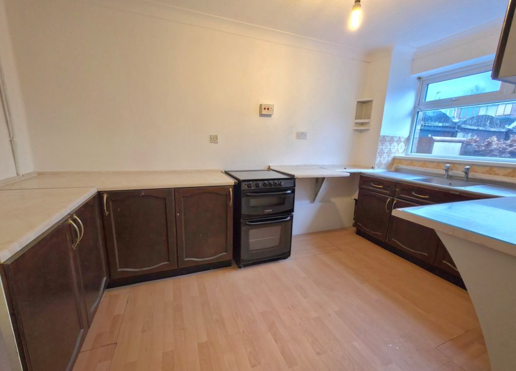 Property photo 3 of 14 Kitchen