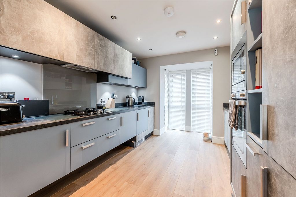 Property photo 3 of 19 Picture No. 32