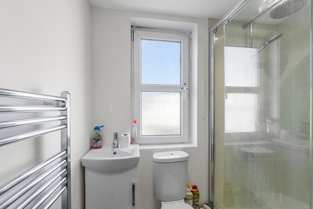 Property photo 3 of 7 0000