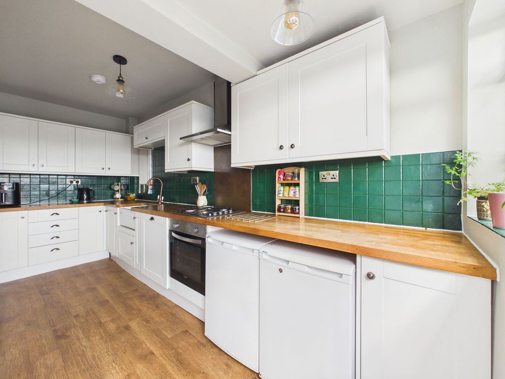 Property photo 3 of 19 Kitchen