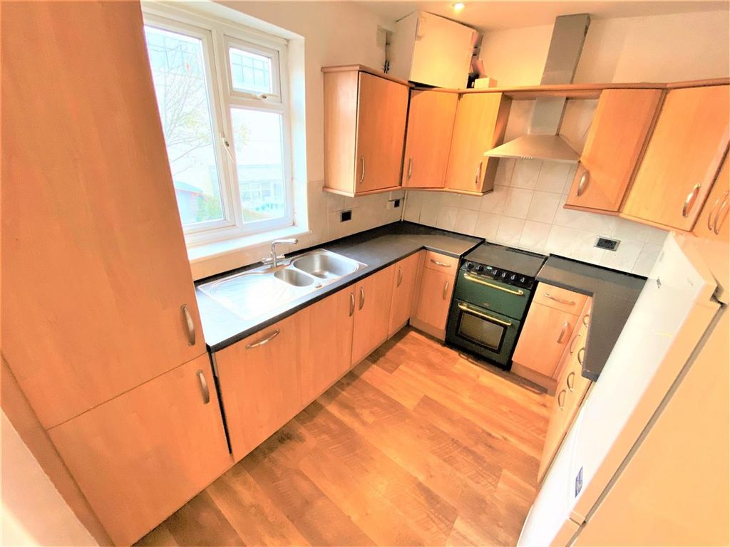 Property photo 3 of 6 Walpole Rd E18
