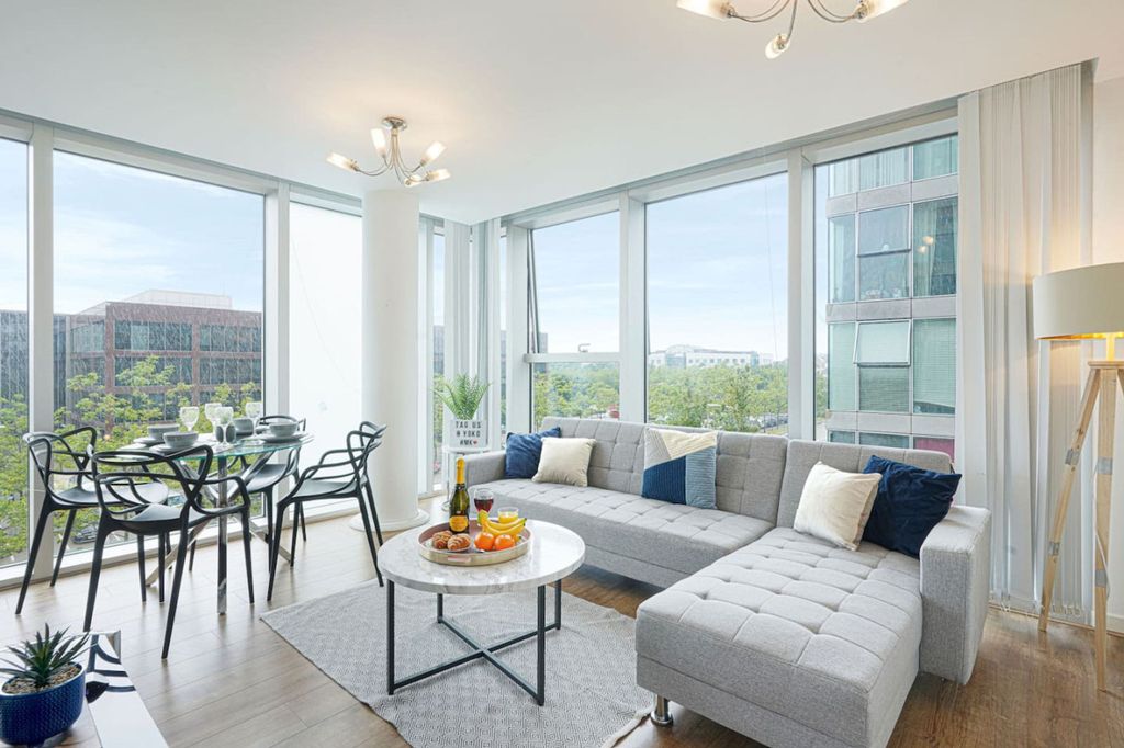 Property photo 1 of 27 Living Room