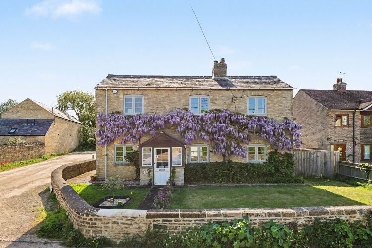 Property photo 1 of 9 327592