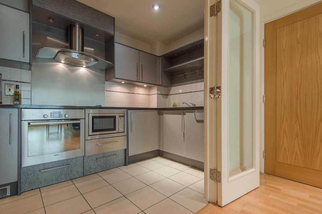 Property photo 2 of 9 Kitchen