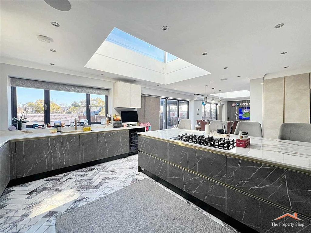 Property photo 2 of 27