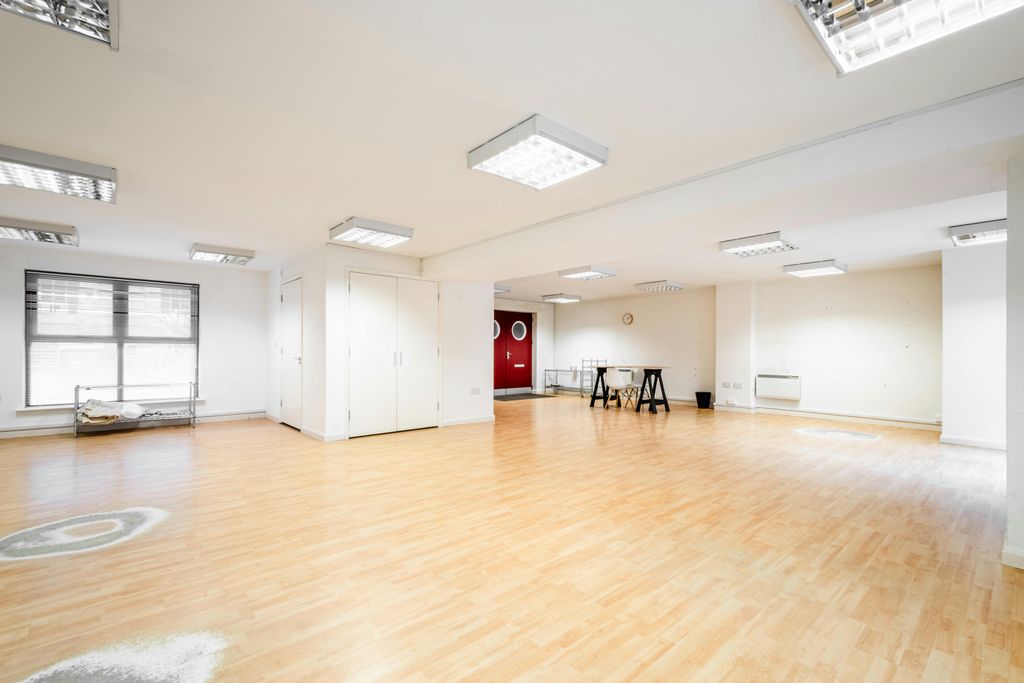 Property photo 2 of 13 Waterson St 8 - 2.Jpg