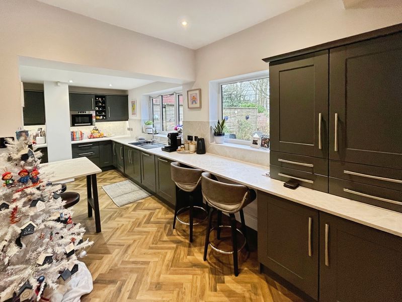 Property photo 3 of 19 Kitchen