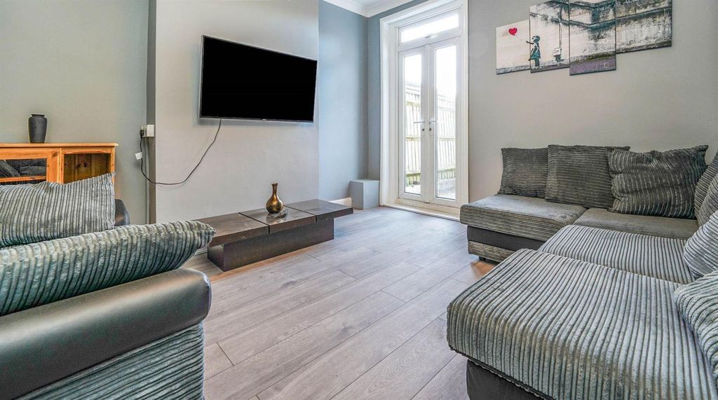 Property photo 3 of 9 67 Dcd.Jpg