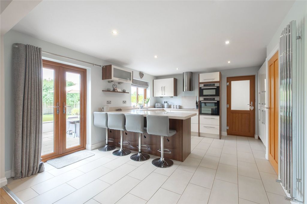 Property photo 2 of 35 Dining Kitchen