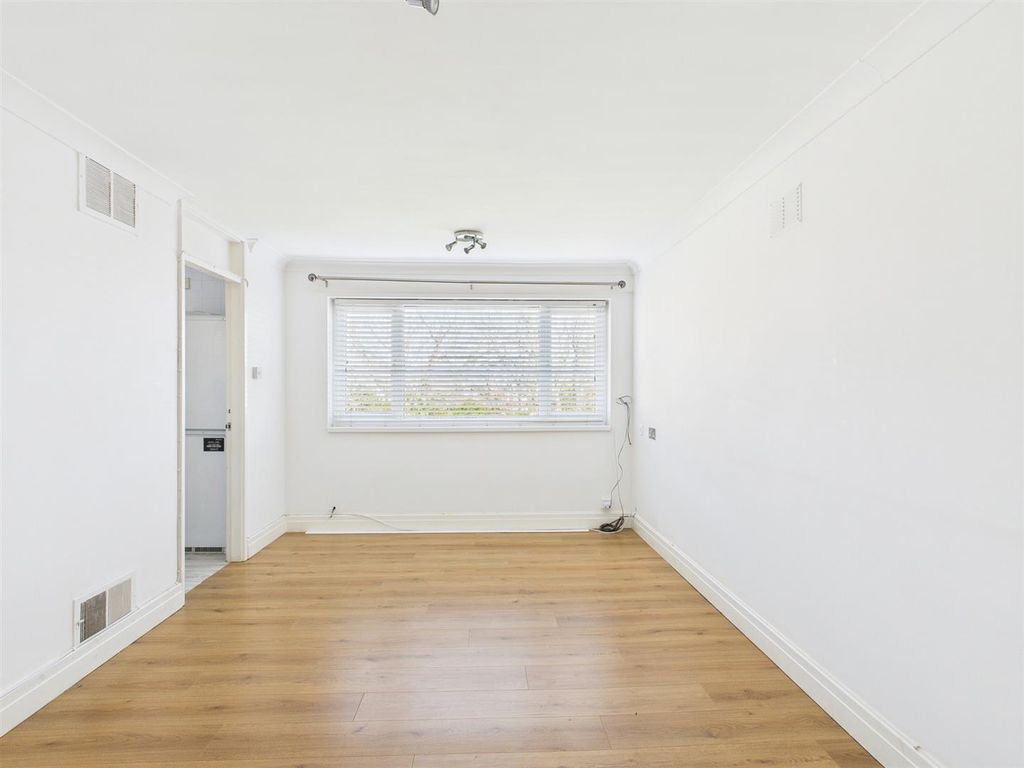 Property photo 3 of 11 Cam03844G0-Pr0248-Still001.Jpg