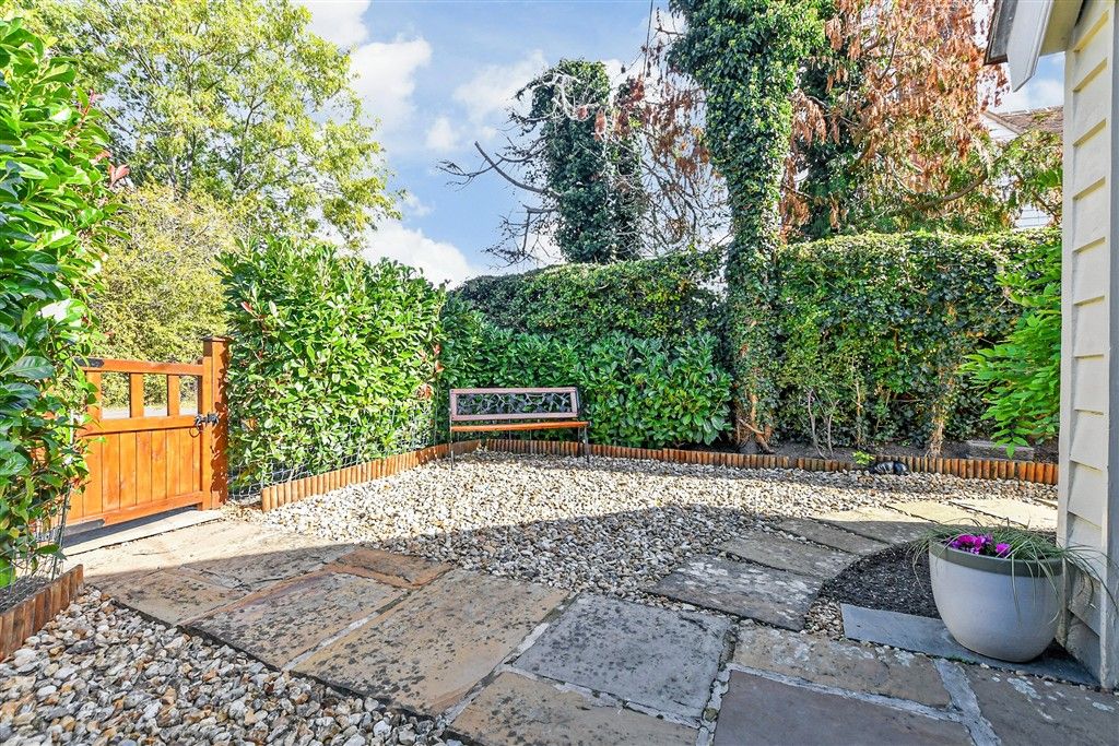 Property photo 1 of 1 Front Garden