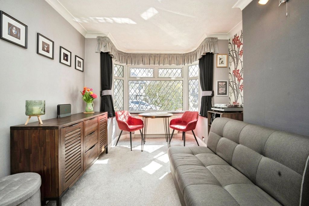 Property photo 3 of 35 Pbox-Img.Jpg