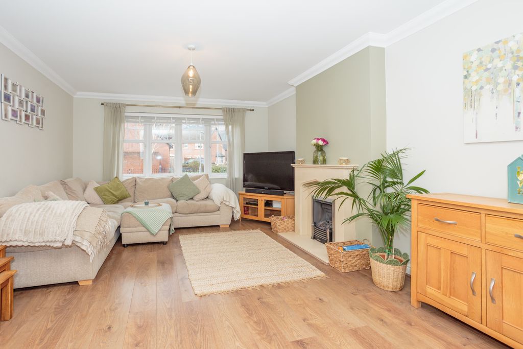 Property photo 2 of 49 Living Room/Dining Area