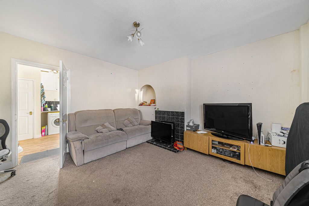 Property photo 2 of 10 Living Room