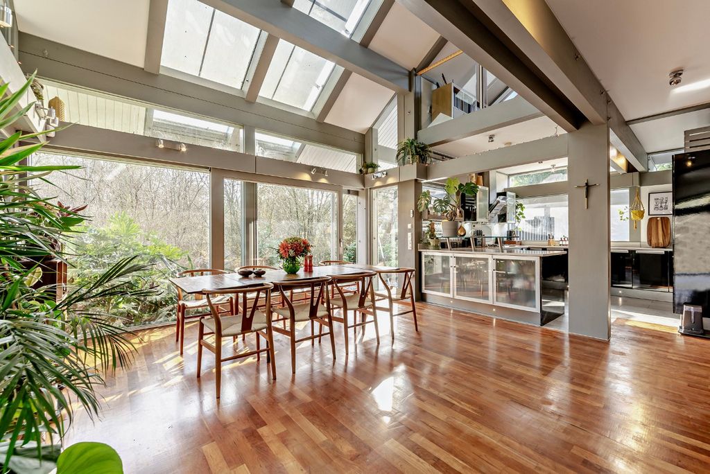 Property photo 3 of 18 Dining Room