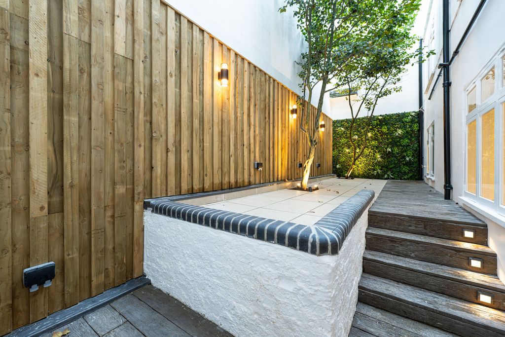 Property photo 1 of 24