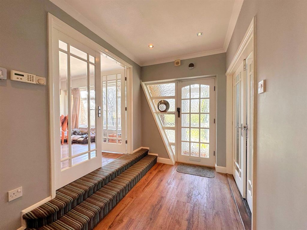 Property photo 2 of 21 Entrance Hallway