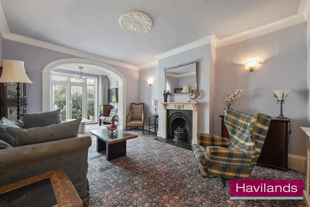 Property photo 2 of 22 The Chine-16.Jpg