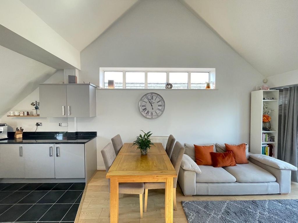 Property photo 2 of 21 Living Room