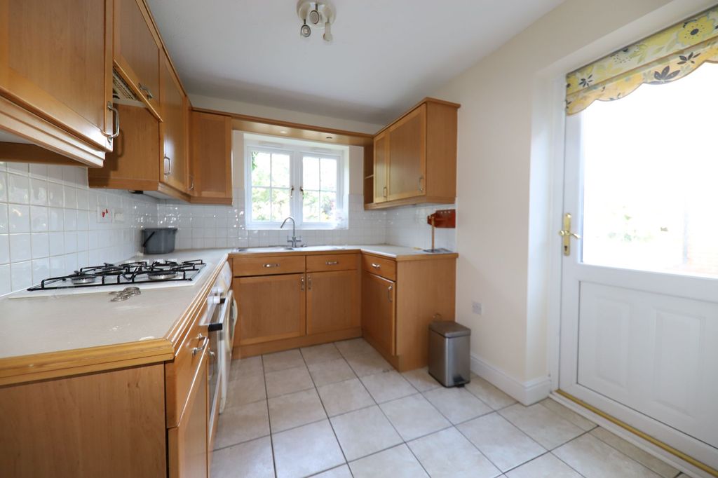 Property photo 3 of 9 Kitchen
