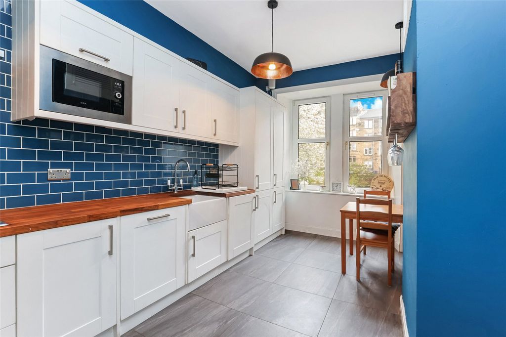 Property photo 3 of 17 Kitchen