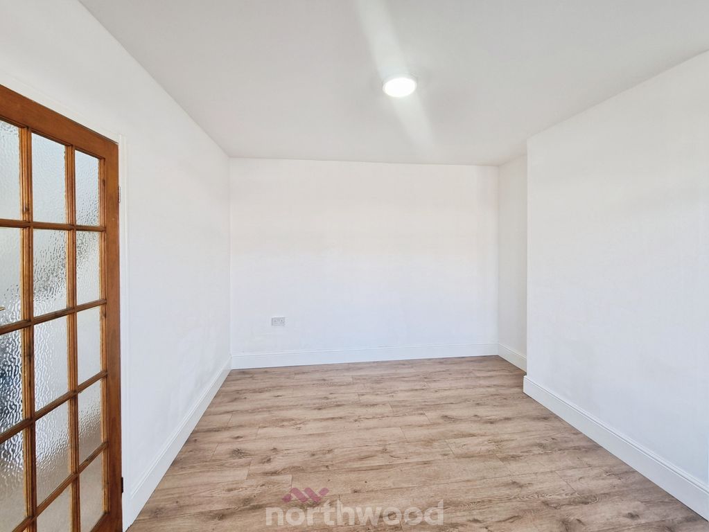 Property photo 3 of 25