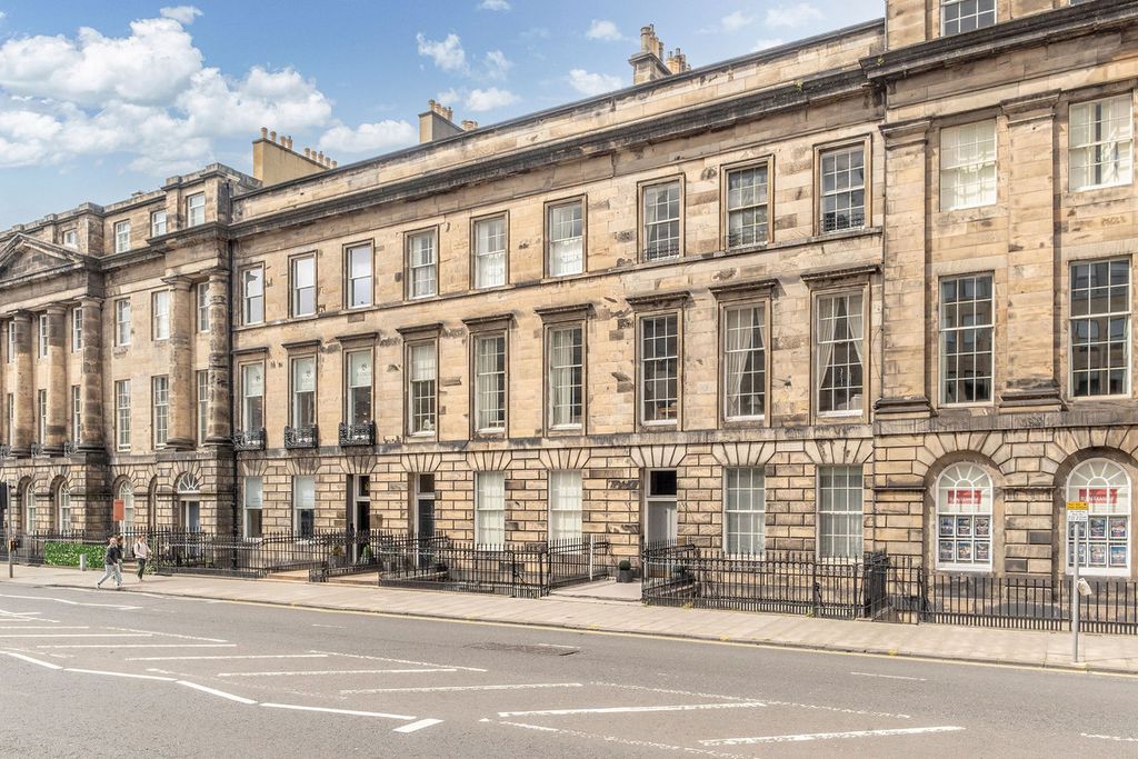 Property photo 1 of 33