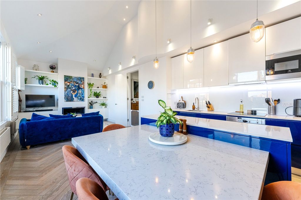 Property photo 2 of 12 Reception/Kitchen