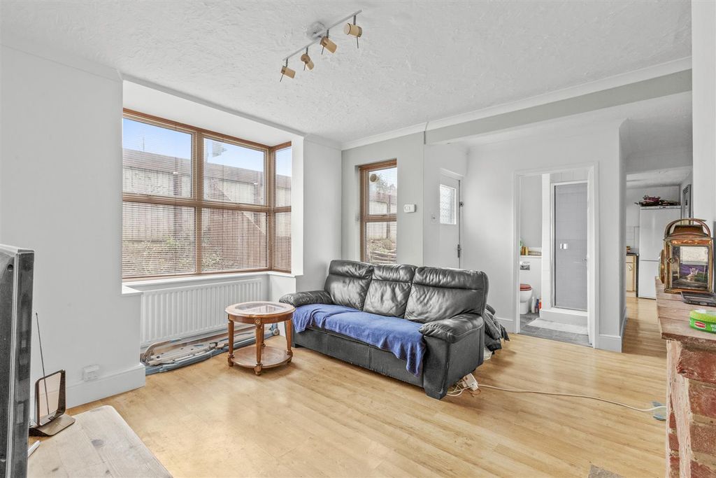 Property photo 3 of 17