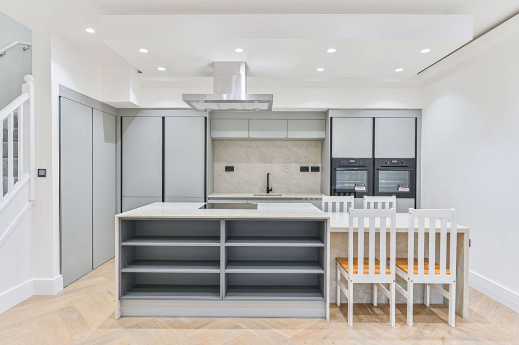 Property photo 3 of 24