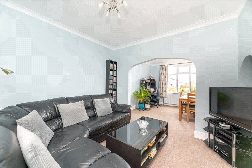 Property photo 3 of 21 Lounge