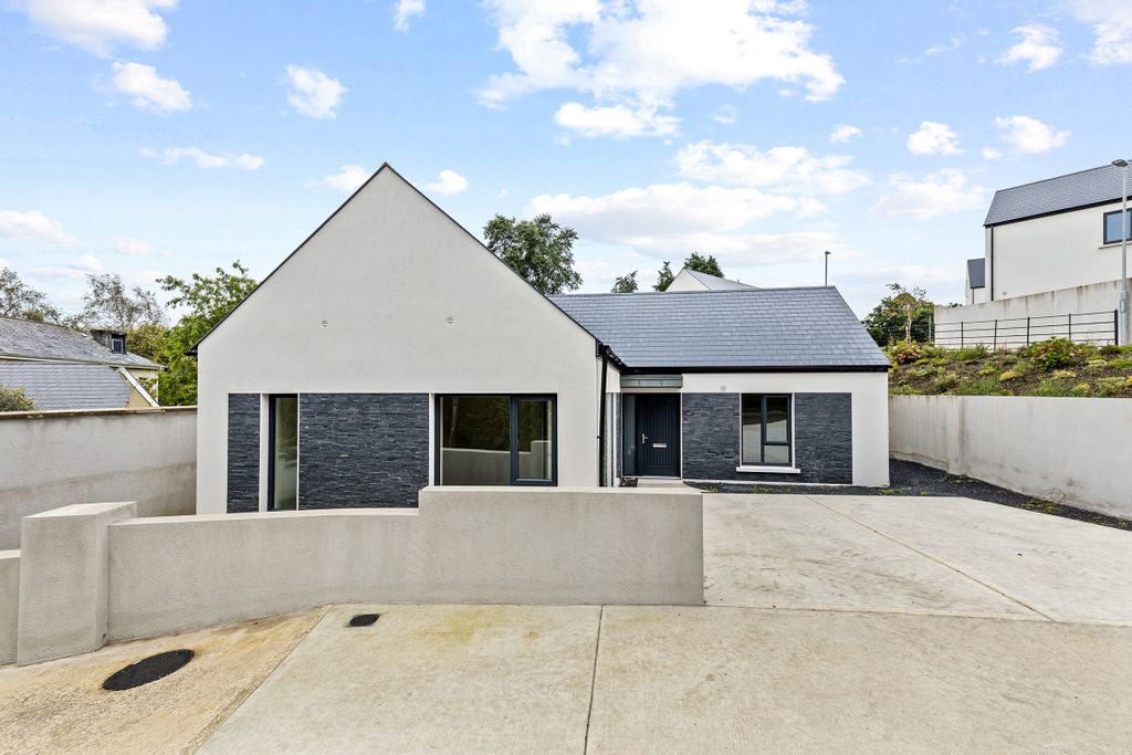 Property photo 3 of 34