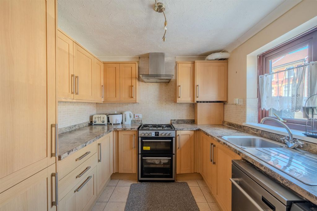 Property photo 2 of 19 20 Austin Road-11.Jpg
