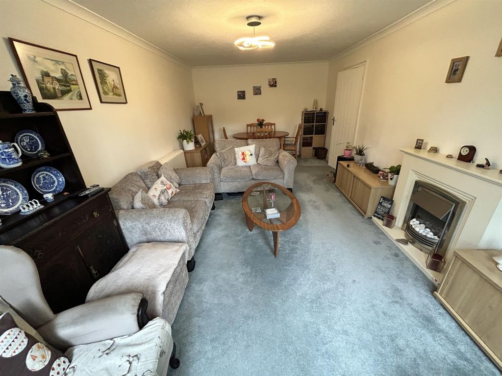 Property photo 3 of 11 01323 438506