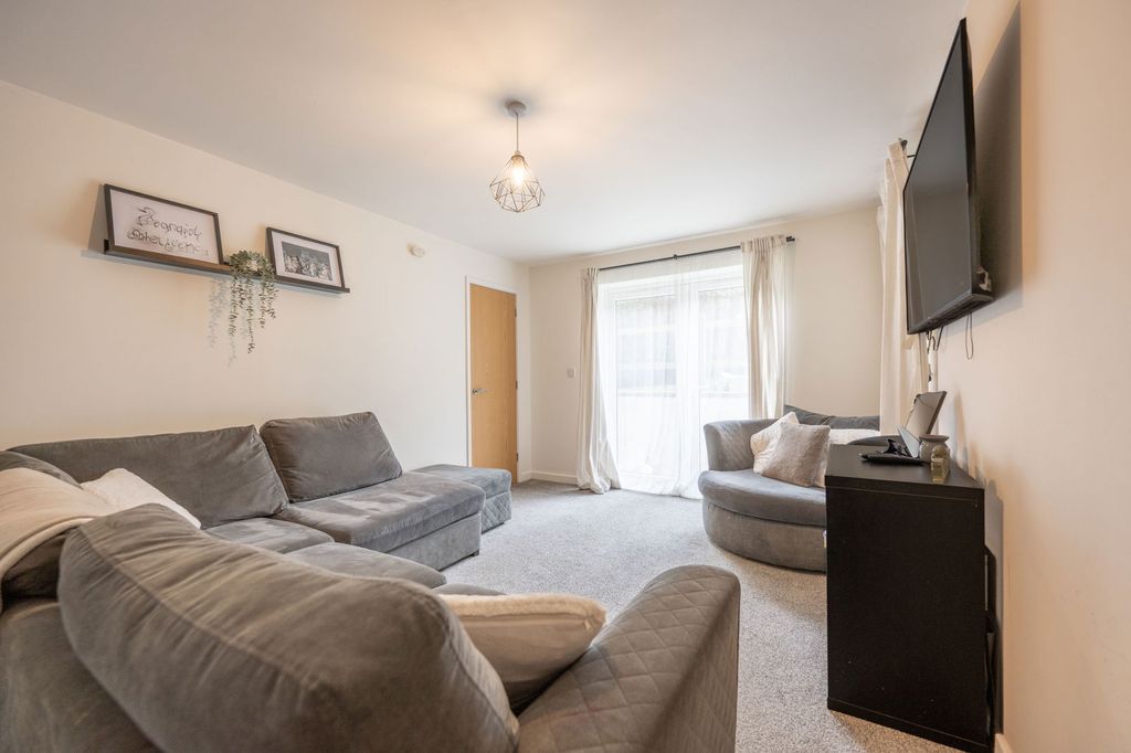 Property photo 2 of 9