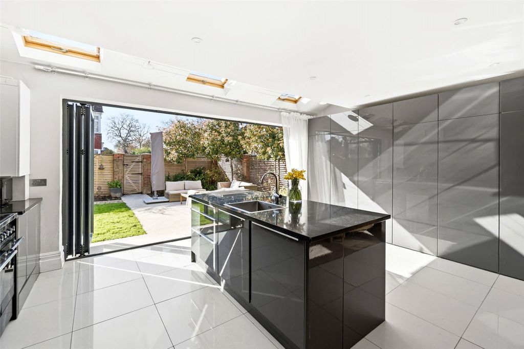 Property photo 3 of 17 Picture No. 20