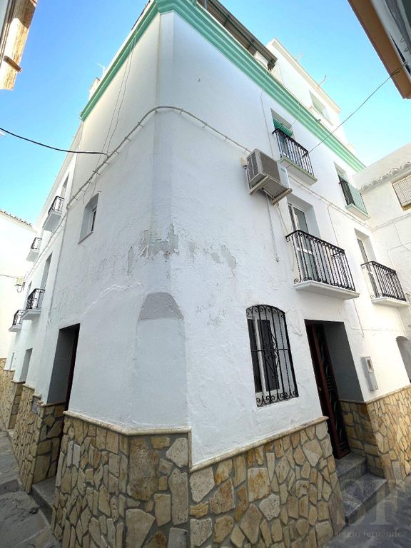 Property photo 1 of 17